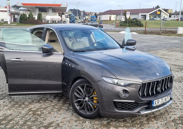 Maserati Levante cena 292999 przebieg: 53000, rok produkcji 2019 z Tarnobrzeg małe 631